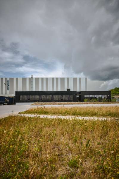Environmentally friendly logistics building clad with façade cassettes, Hedelandsvej 28B, 2640 Hedehusene, Denmark